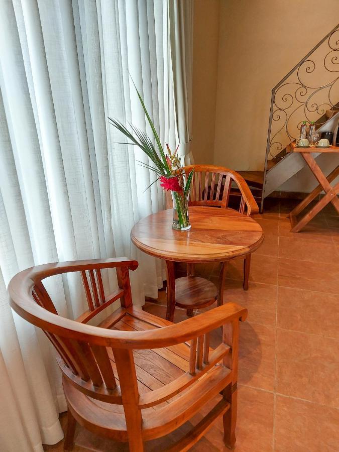 The Riverside Inn Бокете Экстерьер фото