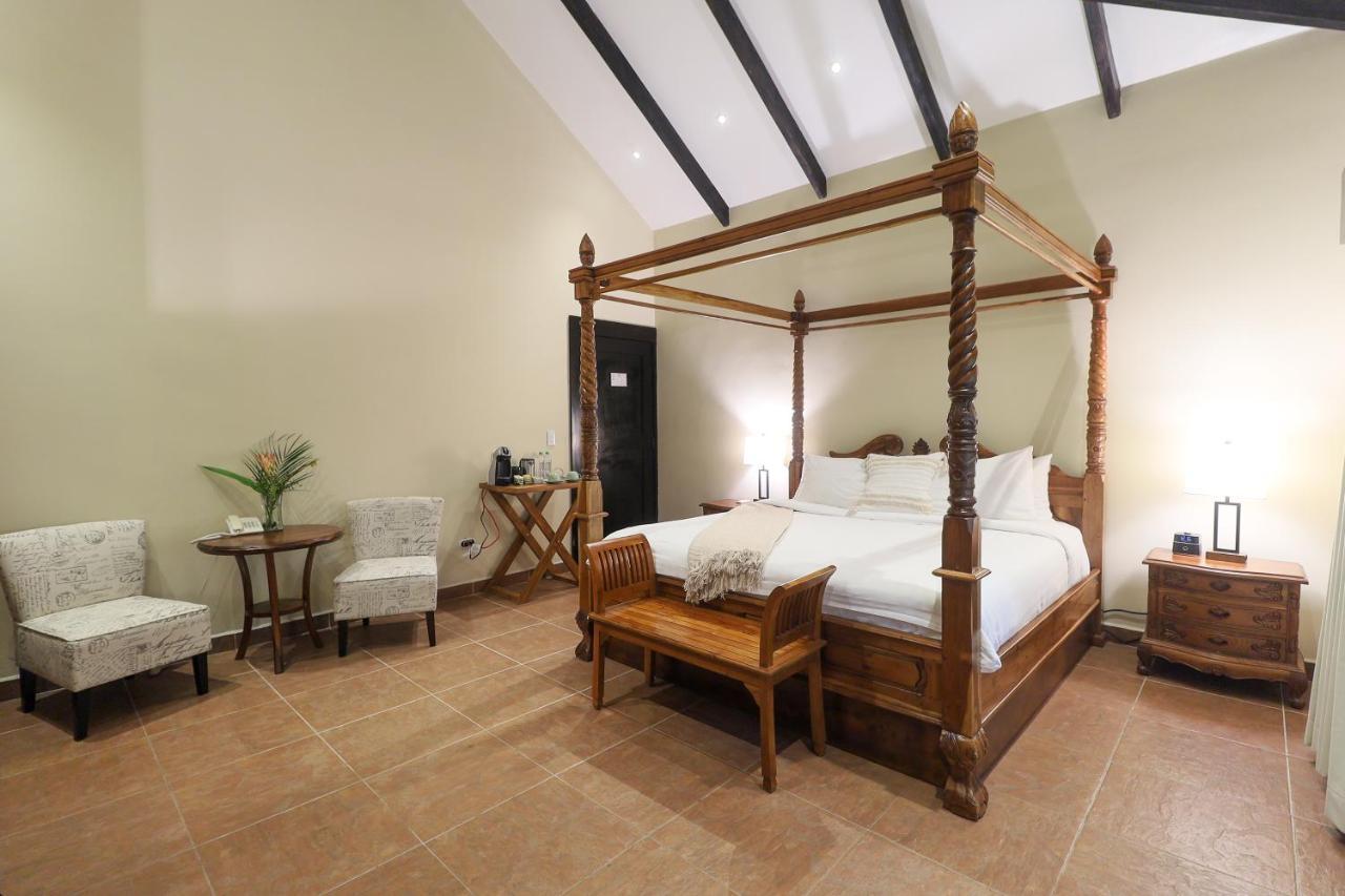 The Riverside Inn Бокете Экстерьер фото
