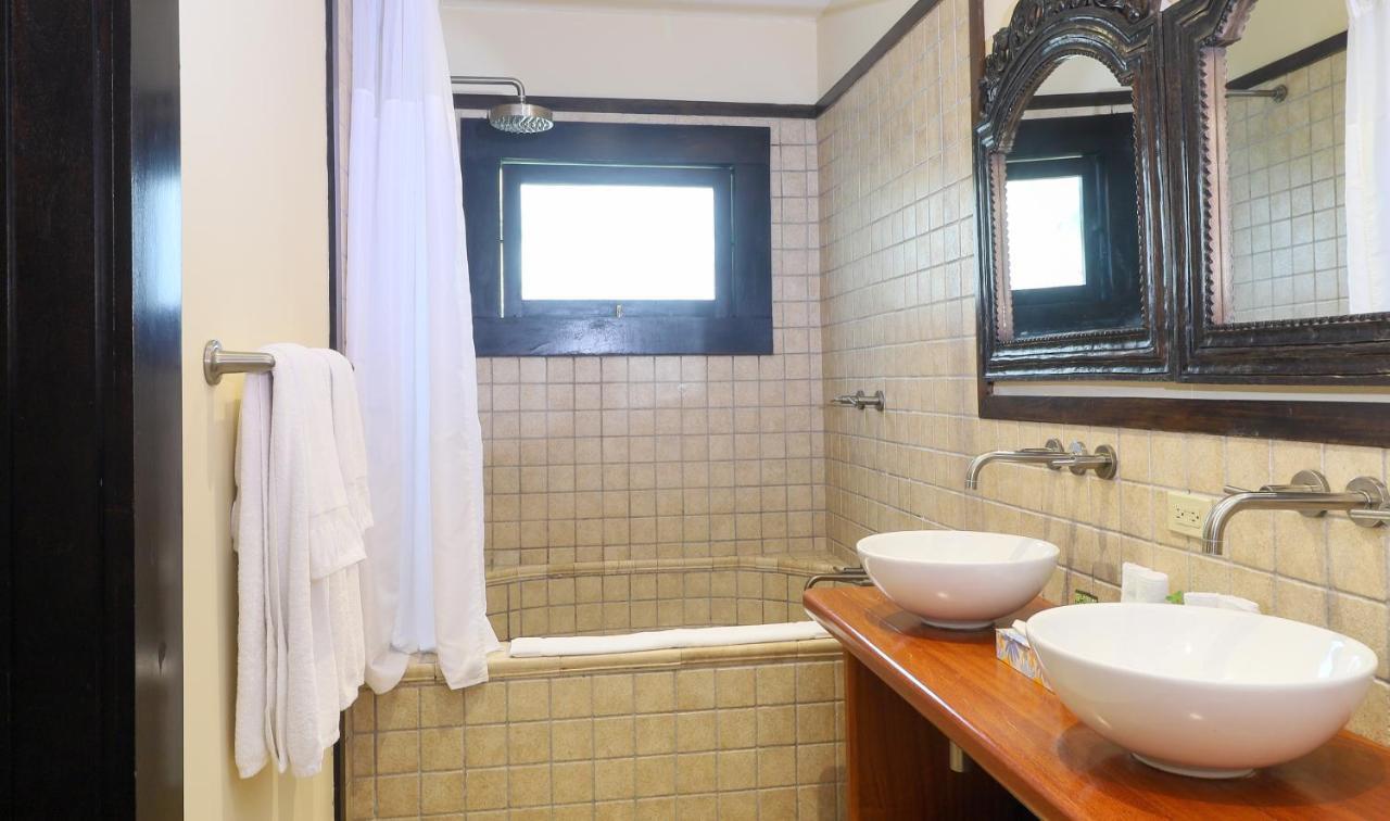The Riverside Inn Бокете Экстерьер фото