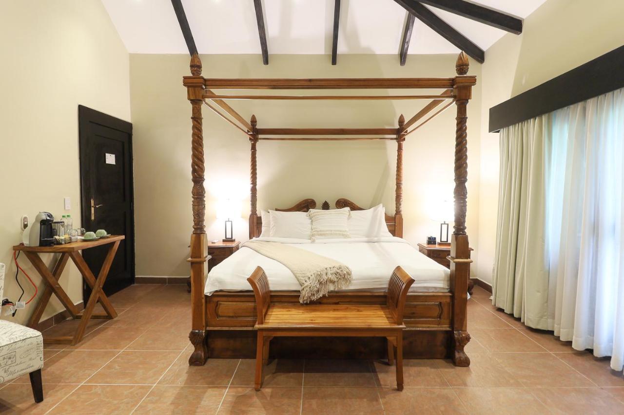The Riverside Inn Бокете Экстерьер фото