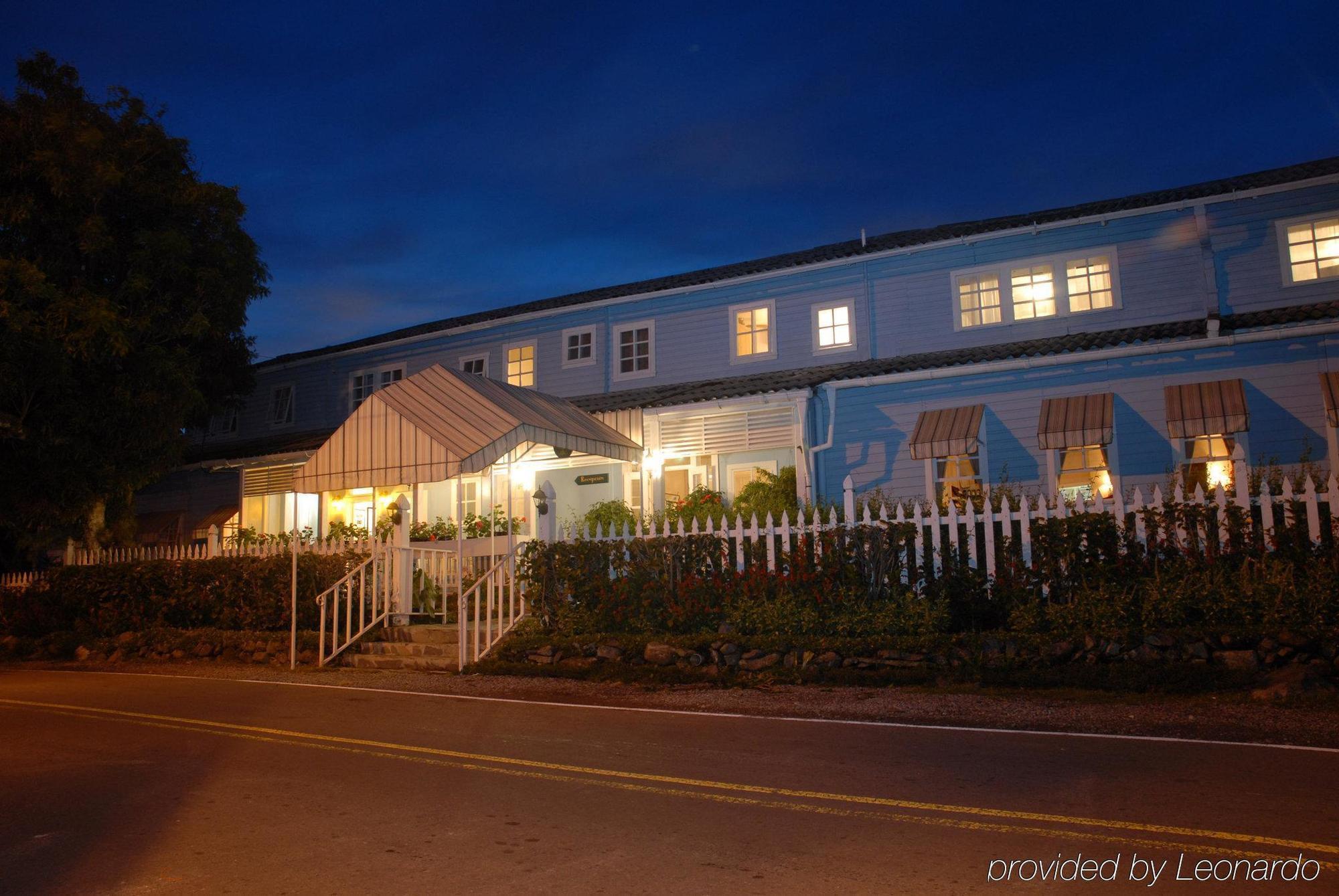 The Riverside Inn Бокете Экстерьер фото
