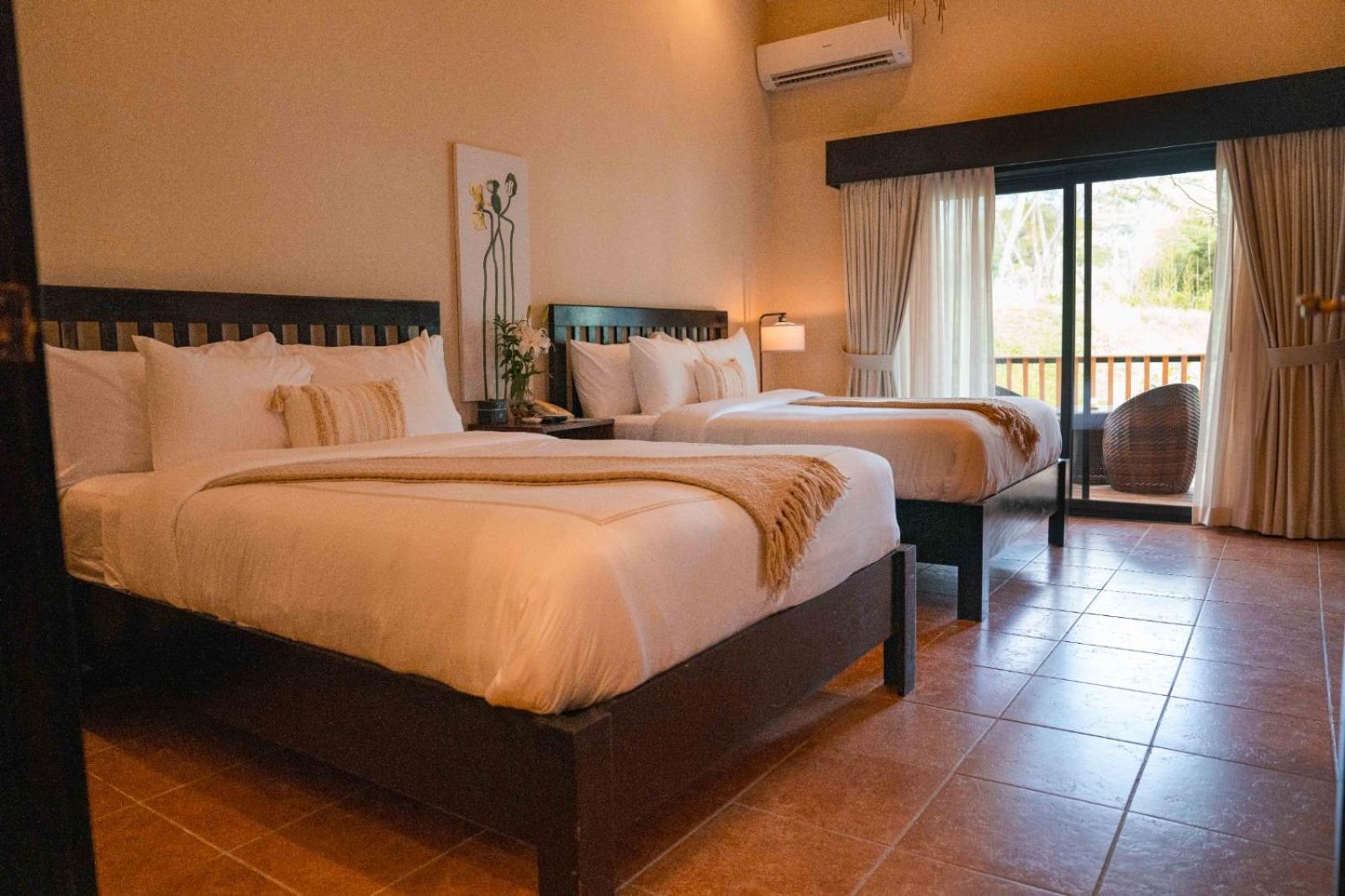 The Riverside Inn Бокете Экстерьер фото