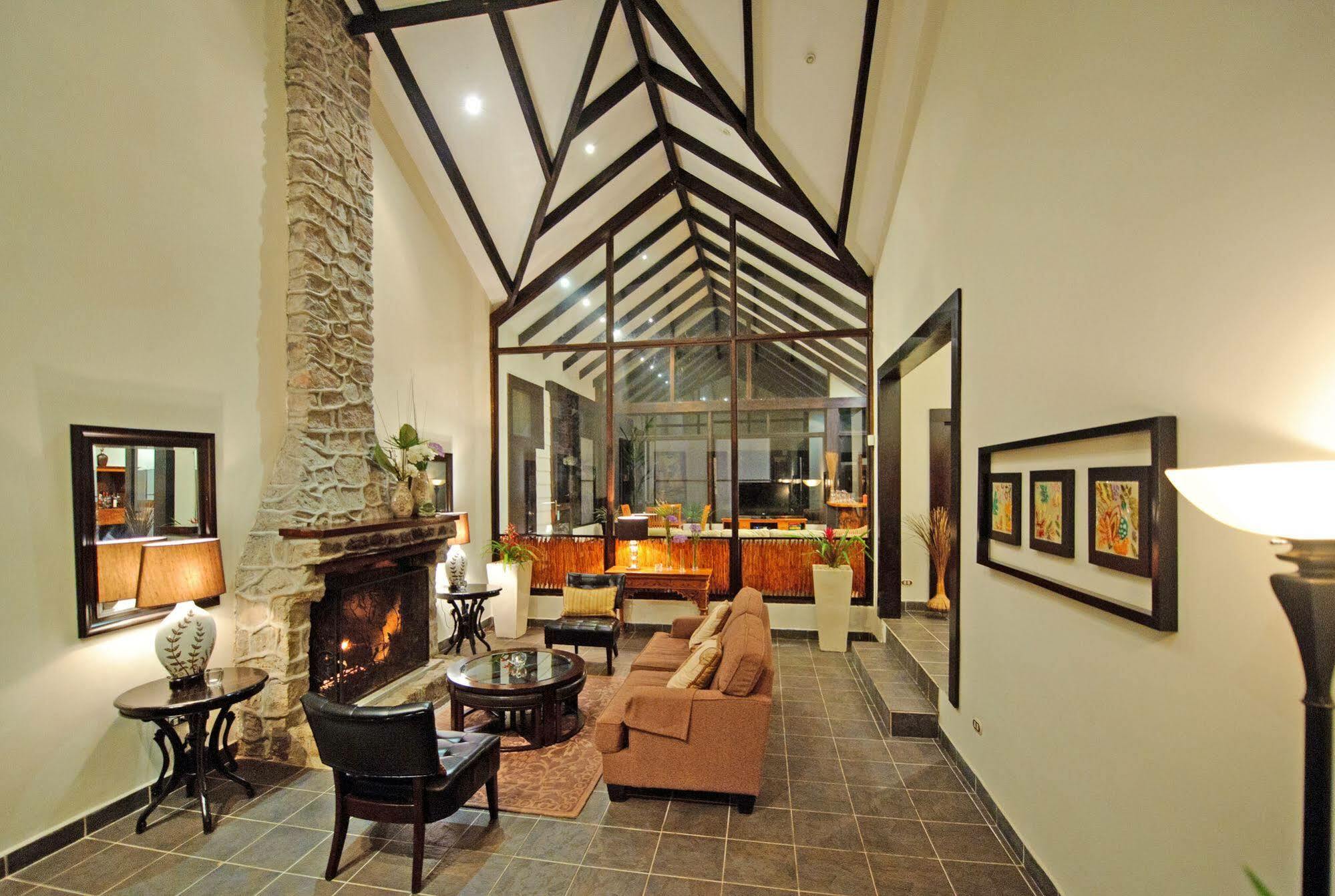 The Riverside Inn Бокете Экстерьер фото